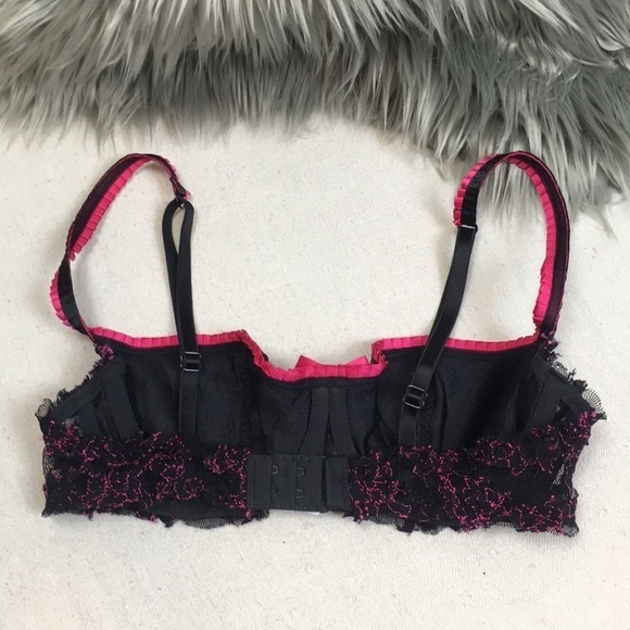 Victoria’s Secret ruffle and lace bow front bra S - Picture 3 of 8